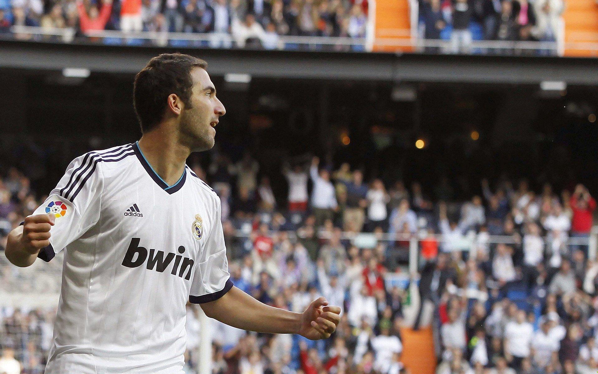 冰雪运动热潮席卷全国，青少年选手闪耀国际赛场